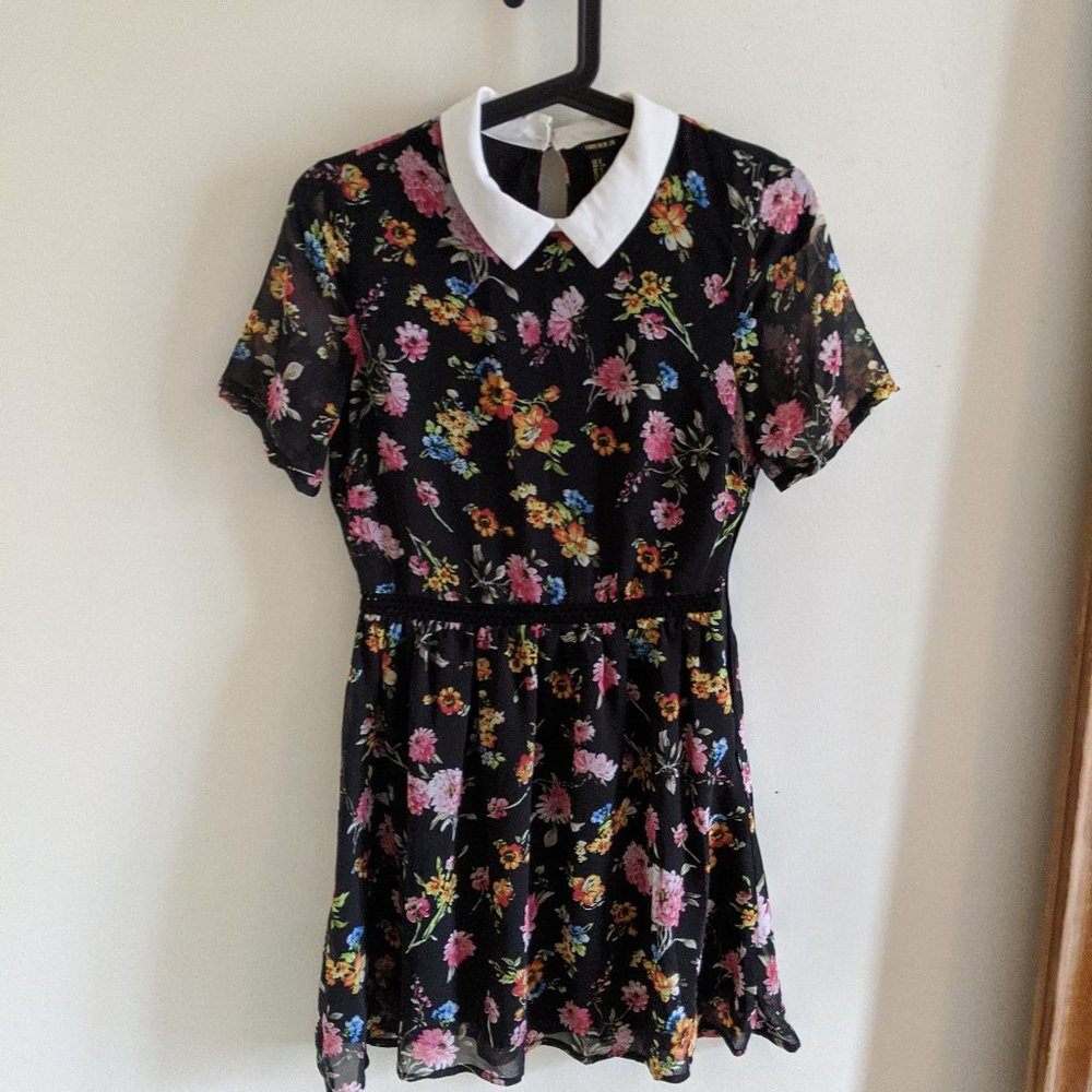 Floral dress with collar